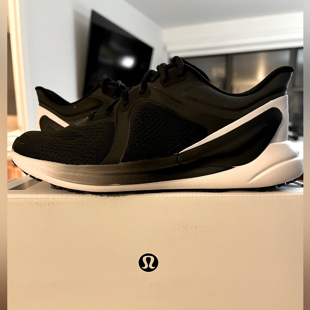 Lululemon Blissfeel running sneaker! Brand new!